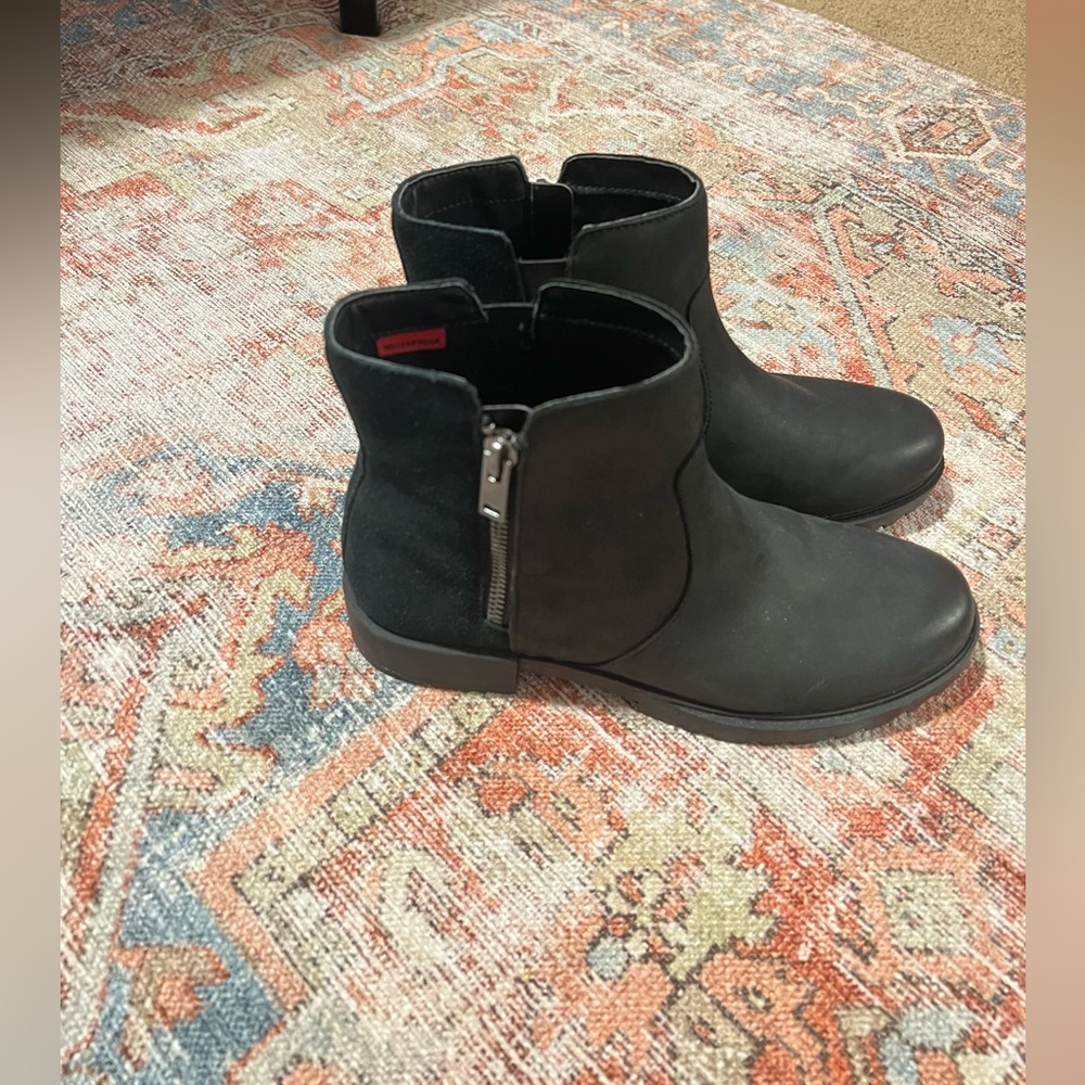 8.5 Sorel Boots - Picture 2 of 3